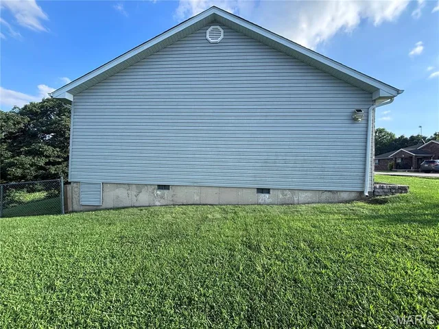 Primary bedroom — 19136 Lonager Lane Waynesville Missouri real estate