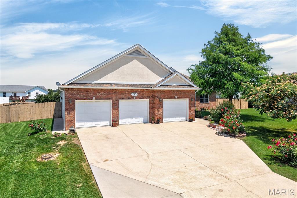 295 East Lawn Avenue, St Robert MO