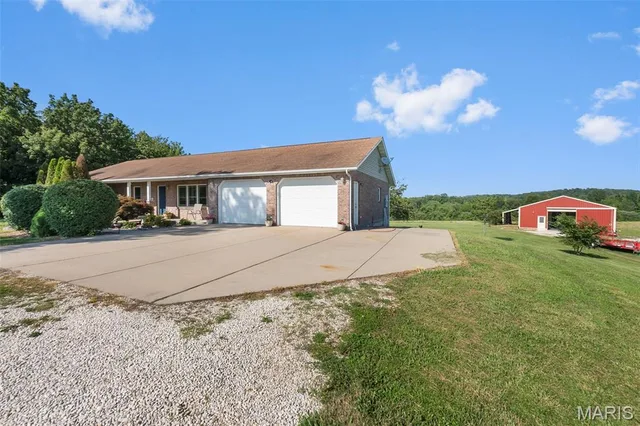 Primary bedroom — 426 County Road 429 Oak Ridge Missouri real estate