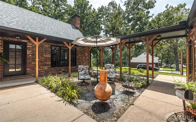 Living room — 1723 Sanders Road Waynesville Missouri real estate