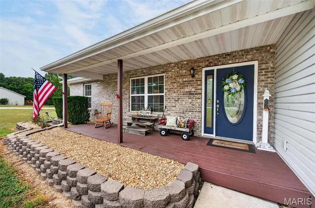 Kitchen — 21049 Larson Road Waynesville Missouri real estate