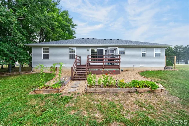 Primary bedroom — 21049 Larson Road Waynesville Missouri real estate