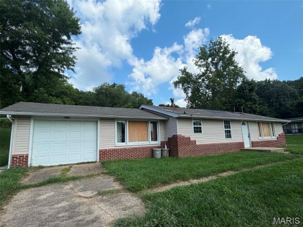 Front exterior — 800 Washington Waynesville Missouri real estate