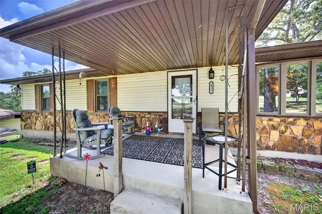 Kitchen — 24231 Pine Tree Drive Lebanon Missouri real estate