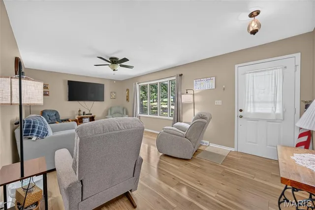 Primary bedroom — 24231 Pine Tree Drive Lebanon Missouri real estate