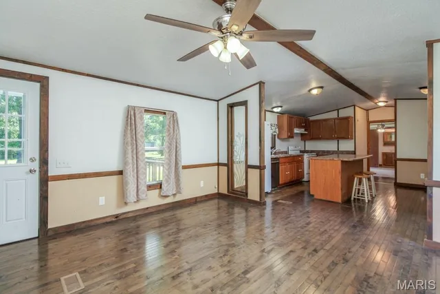 Living room — 25049 Heritage Lane Lebanon Missouri real estate
