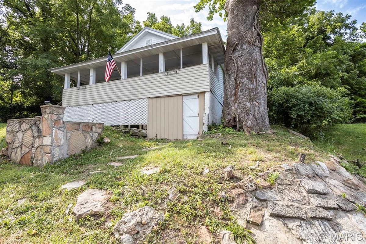107 Bluff Circle Waynesville Missouri 3 bedroom 1 bathroom home for sale listed at $130,000