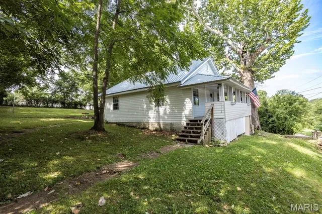 Front exterior — 107 Bluff Circle Waynesville Missouri real estate