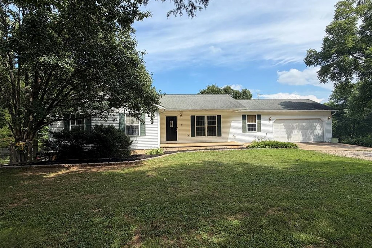 18780 Highway Y Dixon Missouri 5 bedroom 3 bathroom home for sale listed at $315,000