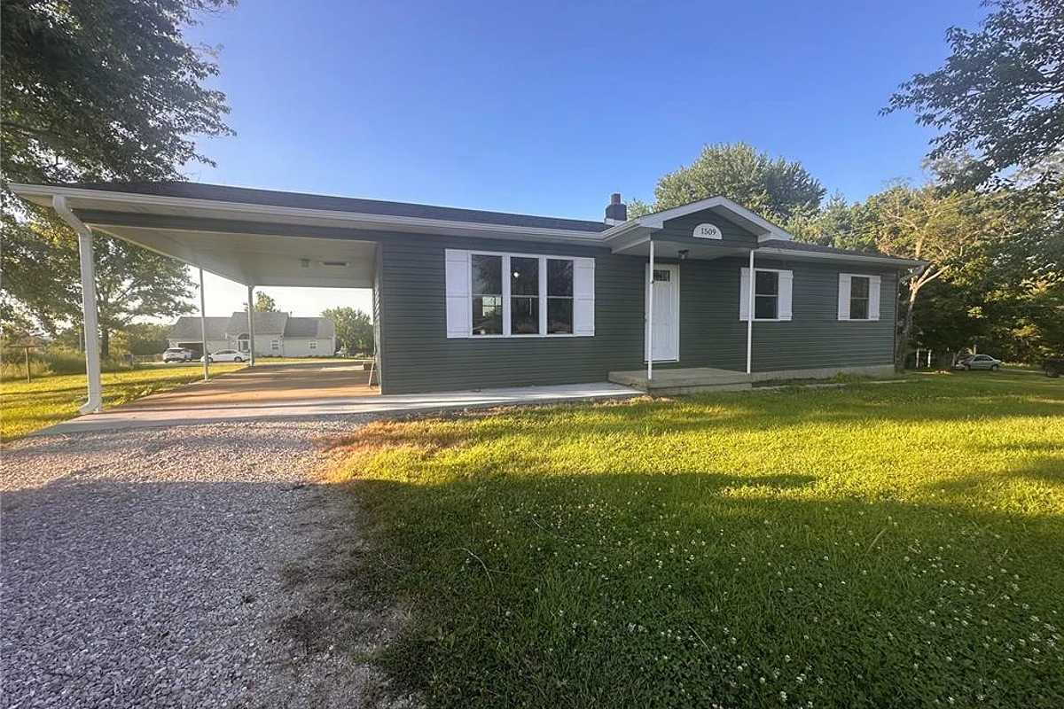 1509 Vienna Rolla Road Vienna Missouri 3 bedroom 2 bathroom home for sale listed at $284,900
