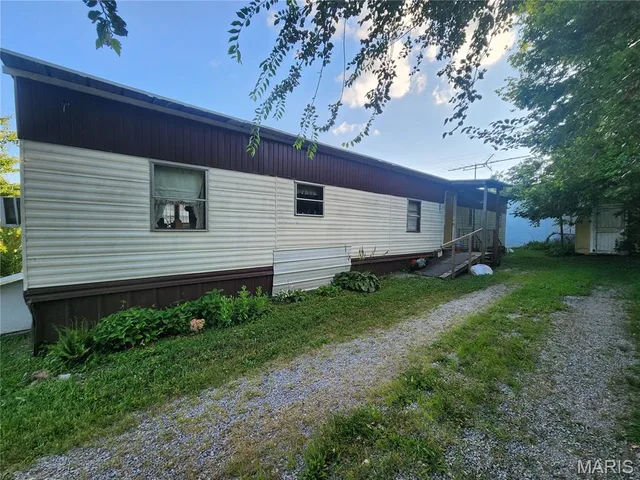 Front exterior — 102 E Jefferson Avenue Conway Missouri real estate