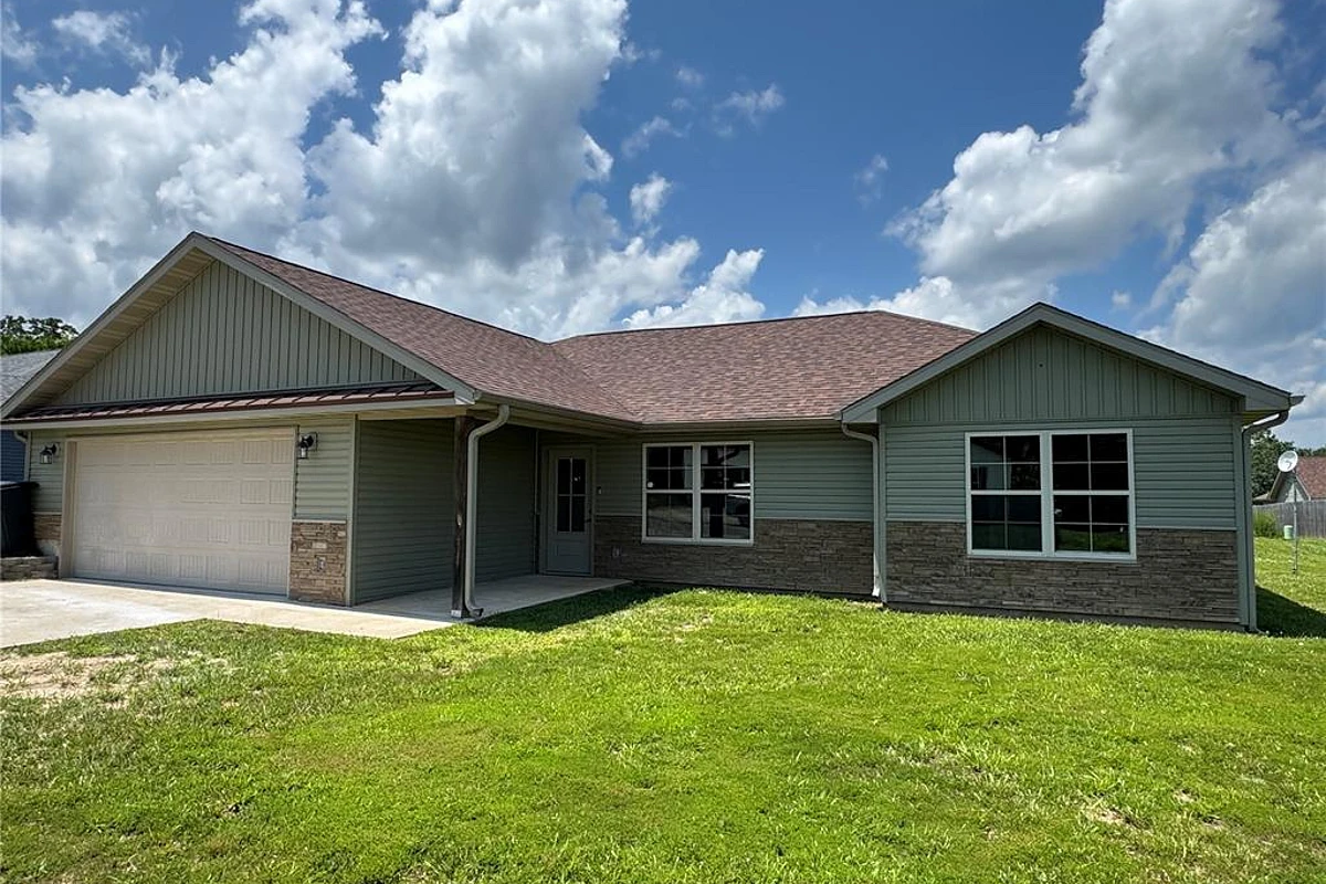 152 Mesa Drive Waynesville Missouri 3 bedroom 2 bathroom home for sale listed at $289,900