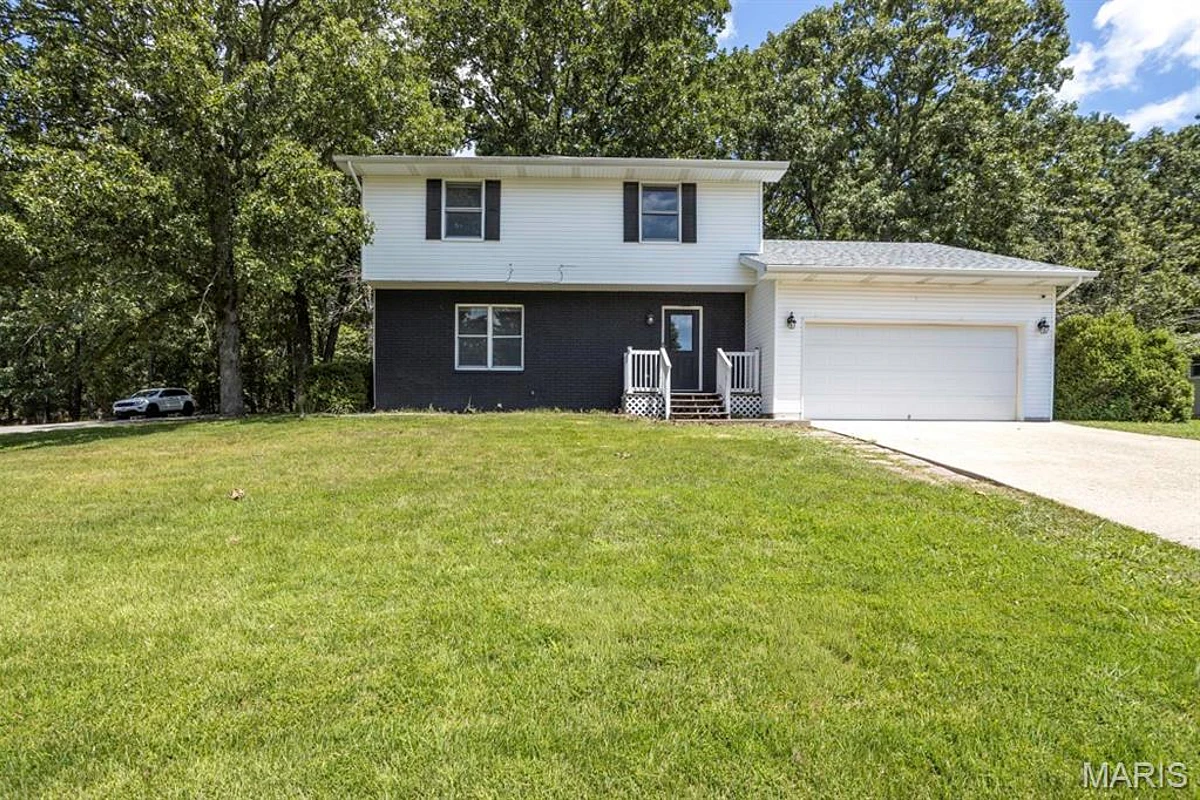 500 Stone Ridge Drive Waynesville Missouri 3 bedroom 3 bathroom home for sale listed at $260,000