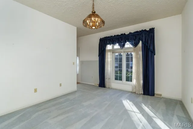 Primary bedroom — 17145 Lemming Lane St Robert Missouri real estate