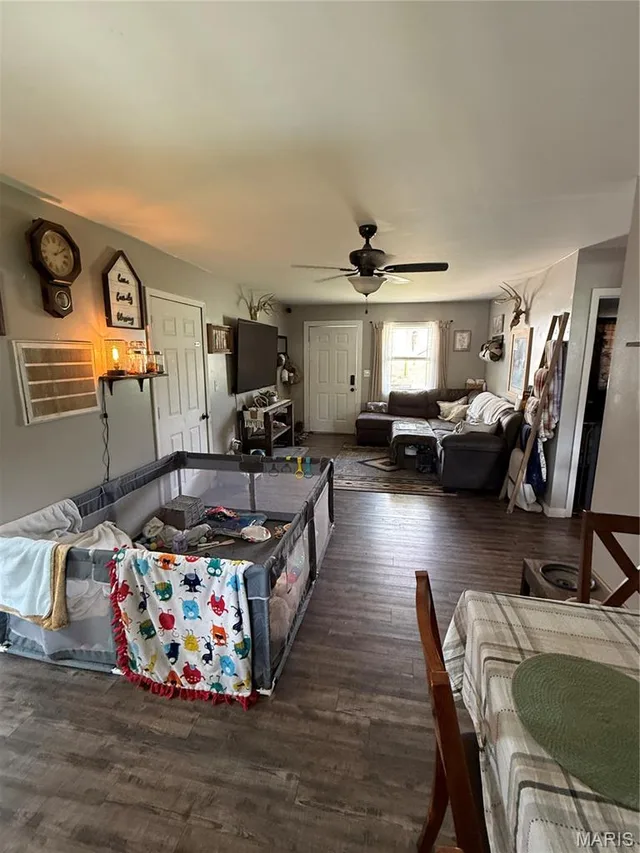 Primary bedroom — 645 N Springfield Road St James Missouri real estate