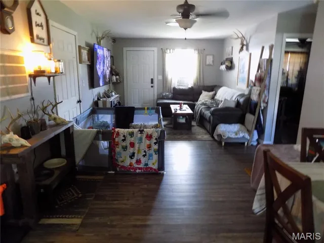 Primary bedroom — 645 N Springfield Road St James Missouri real estate