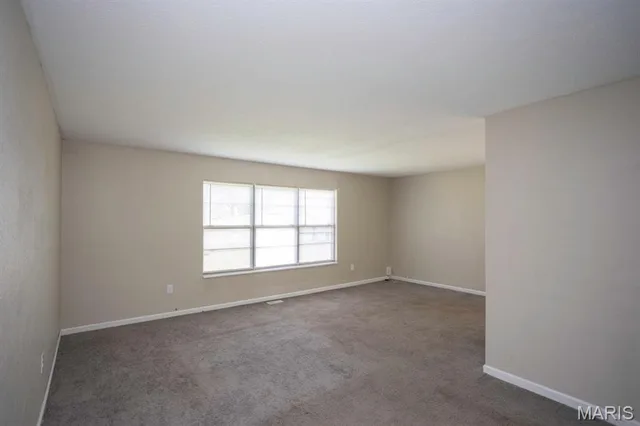 Primary bedroom — 111 BARNETT Dixon Missouri real estate