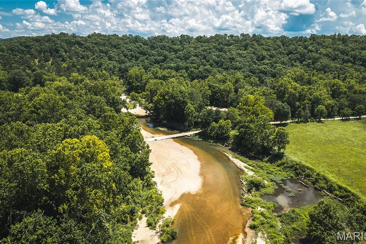 000 Green Ridge Drive Climax Springs Missouri home for sale listed at $110,000