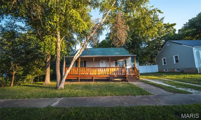 Front exterior — 906 E 6th Street Rolla Missouri real estate