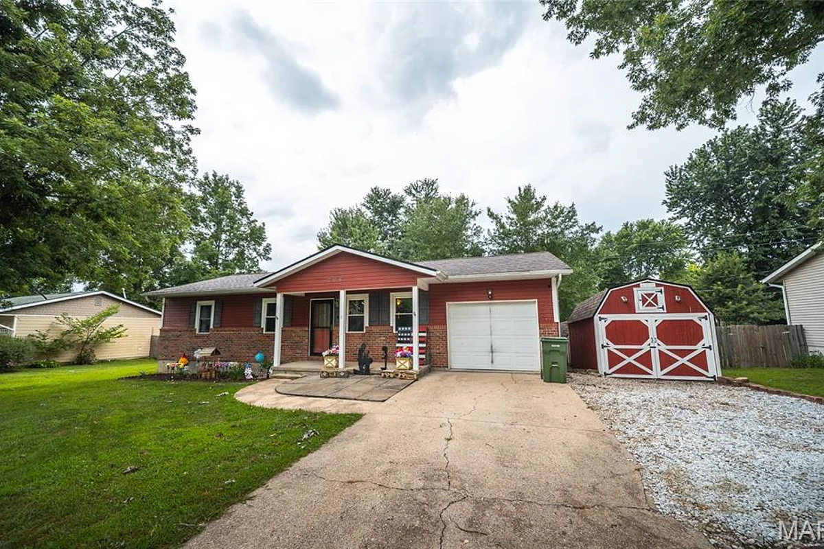206 Brookridge Drive Rolla Missouri 3 bedroom 2 bathroom home for sale listed at $232,500