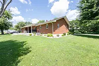 Primary bedroom — 403 W 4th Street Belle Missouri real estate