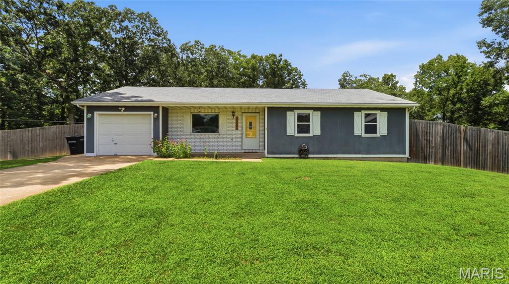 20599 Snicker Court Waynesville Missouri 3 bedroom 2 bathroom home for sale listed at $220,000