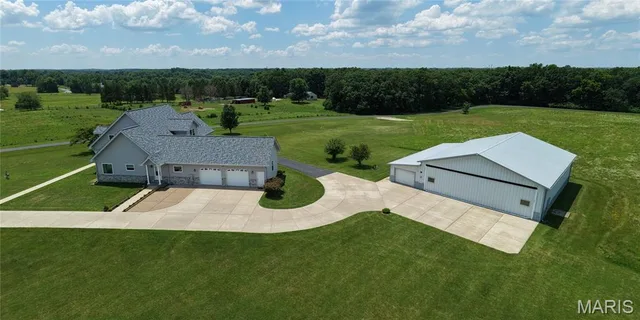 Front exterior — 25 Barnstormer Lane Unincorporated Missouri real estate
