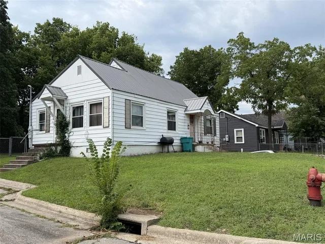 Front exterior — 685 W 2nd Street Lebanon Missouri real estate