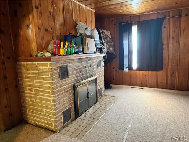 Primary bedroom — 685 W 2nd Street Lebanon Missouri real estate
