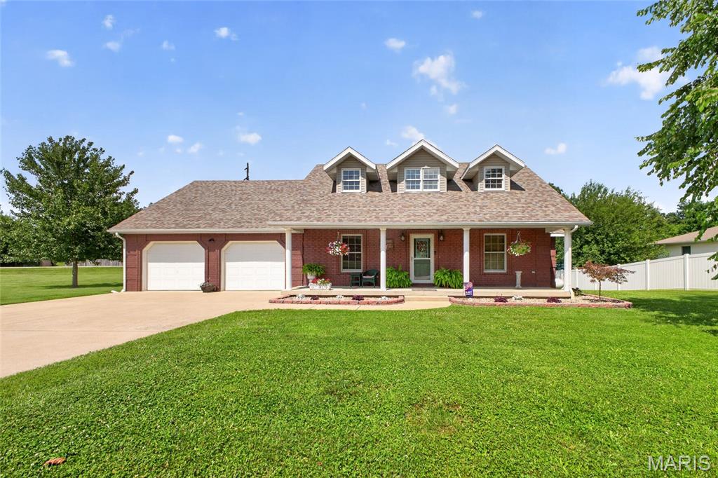1269 Quail Valley Circle Lebanon Missouri 3 bedroom 2 bathroom home for sale listed at $285,900