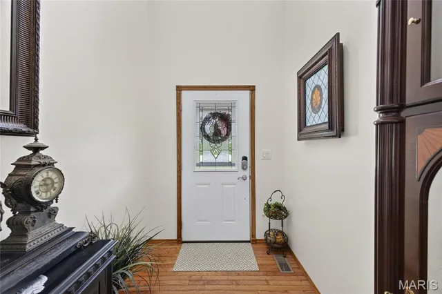 Primary bedroom — 1269 Quail Valley Circle Lebanon Missouri real estate