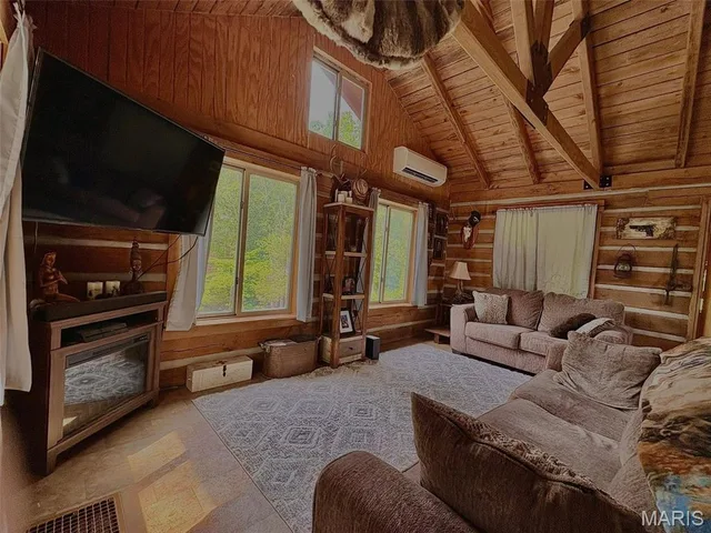 Primary bedroom — 16629 Beaufort Road Crocker Missouri real estate