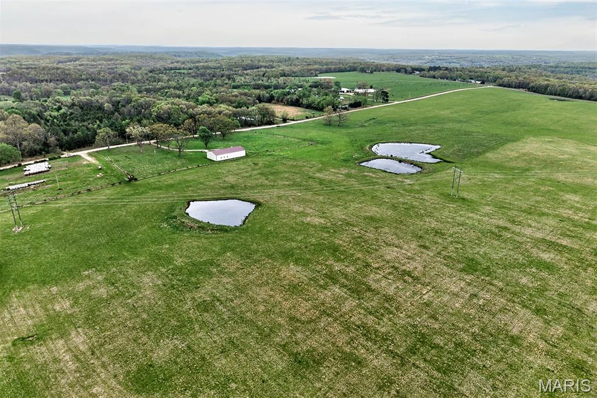 14325 Cascade Road Dixon Missouri home for sale listed at $1,050,000