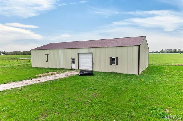 Primary bedroom — 14325 Cascade Road Dixon Missouri real estate