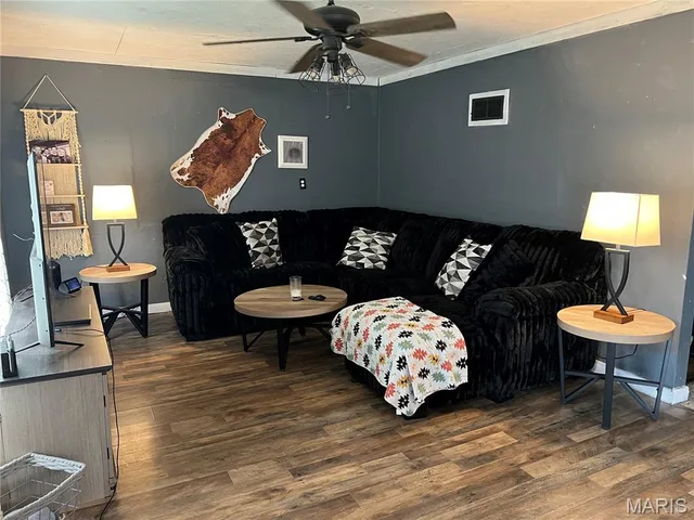 Living room — 619 E National Avenue Richland Missouri real estate