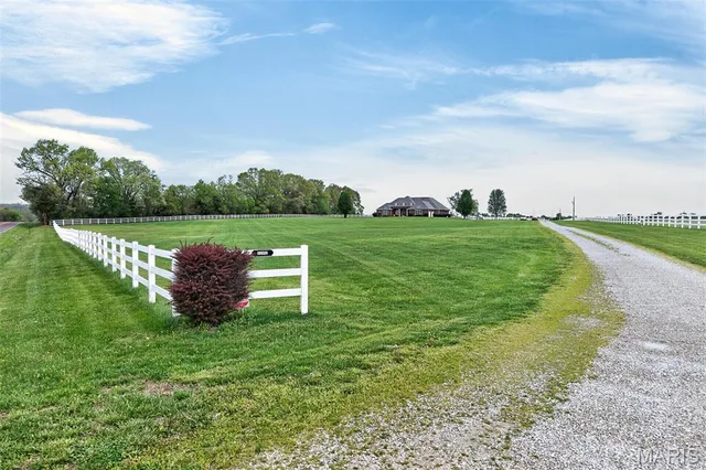11447 Highway D, Dixon MO