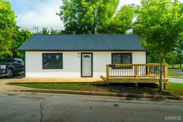 Front exterior — 1307 Gulf Avenue Rolla Missouri real estate