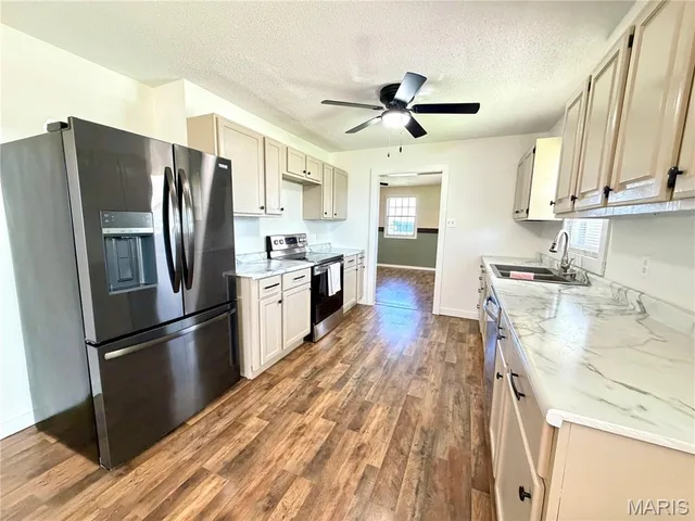 Kitchen — 5301 Highway B Salem Missouri real estate