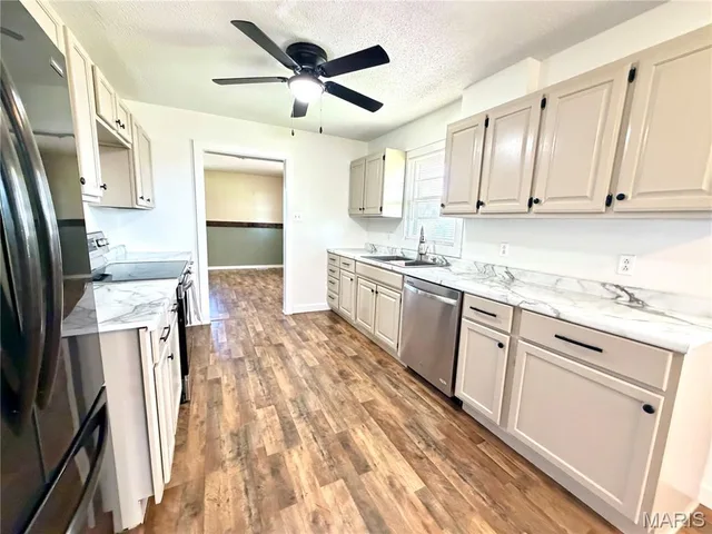 Primary bedroom — 5301 Highway B Salem Missouri real estate