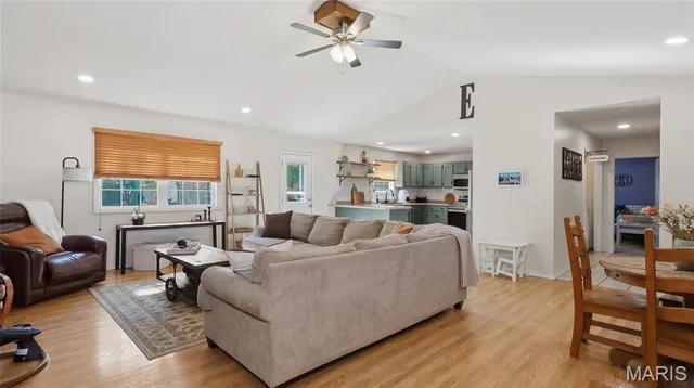 Living room — 19758 Sugar Lane Waynesville Missouri real estate