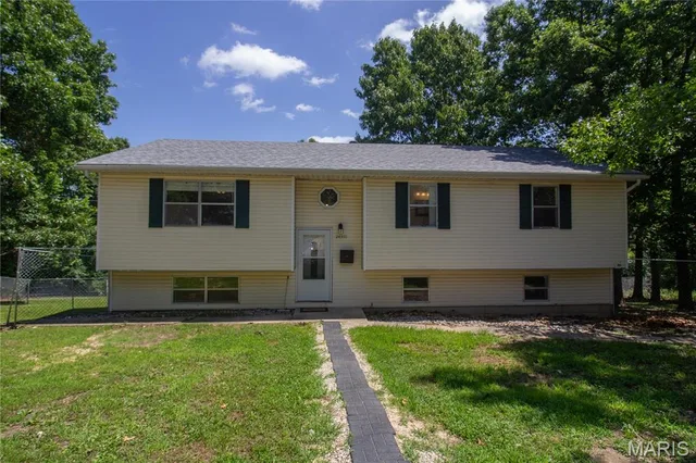 24370 Trolley Lane, St Robert MO