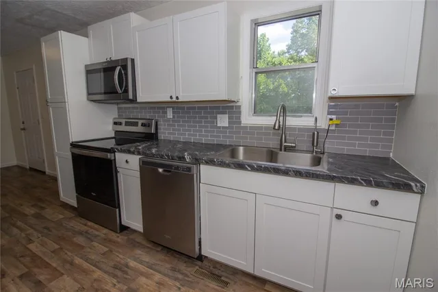 Kitchen — 24370 Trolley Lane St Robert Missouri real estate