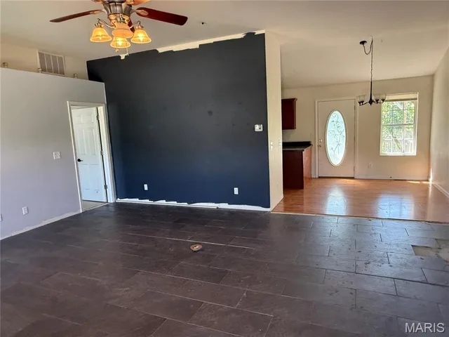 Living room — 16531 Hoyt St Robert Missouri real estate