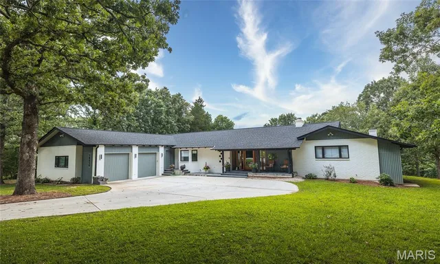 Front exterior — 10659 Lakemont Drive Rolla Missouri real estate