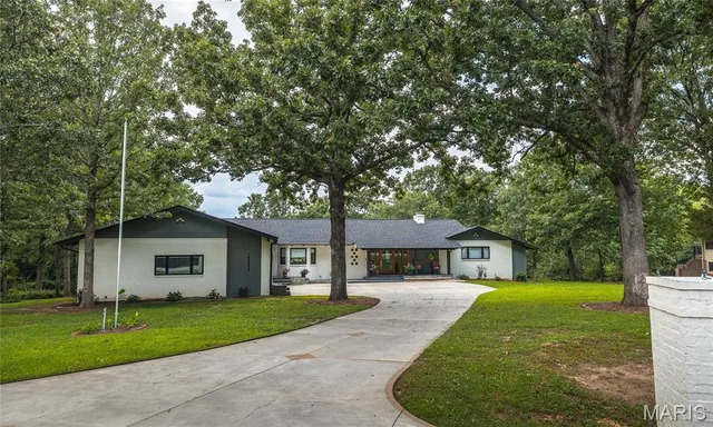 Primary bedroom — 10659 Lakemont Drive Rolla Missouri real estate