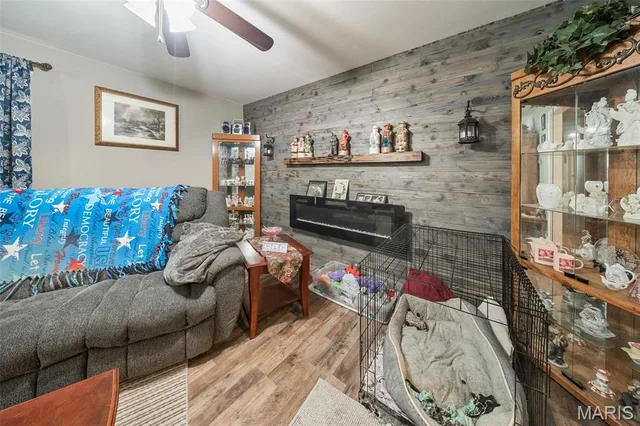 Living room — 435 Forest Lane St James Missouri real estate