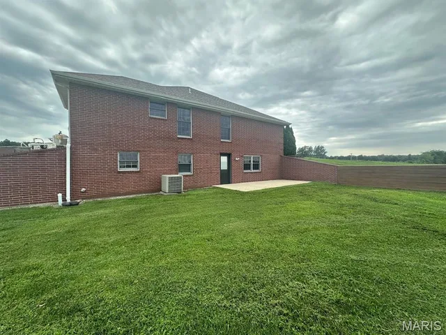 Primary bedroom — 21880 Highway B Lebanon Missouri real estate