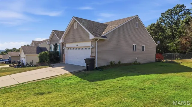 Front exterior — 129 Kale Court St Robert Missouri real estate