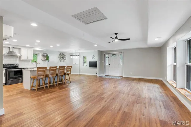 Primary bedroom — 2099 Stoney Ridge Trail House Springs Missouri real estate
