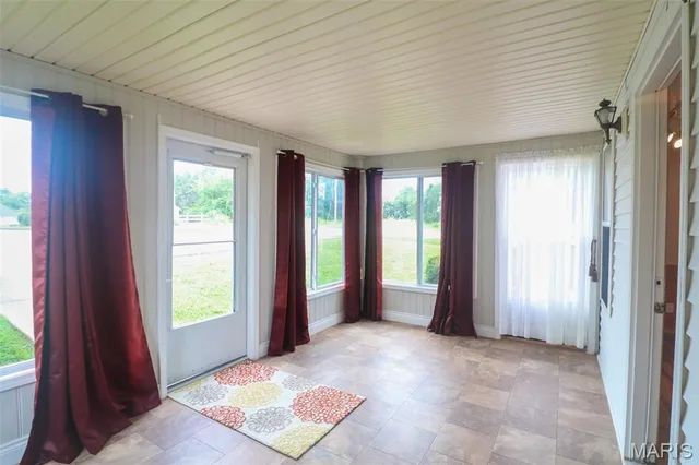 Primary bedroom — 700 N High Street Iberia Missouri real estate